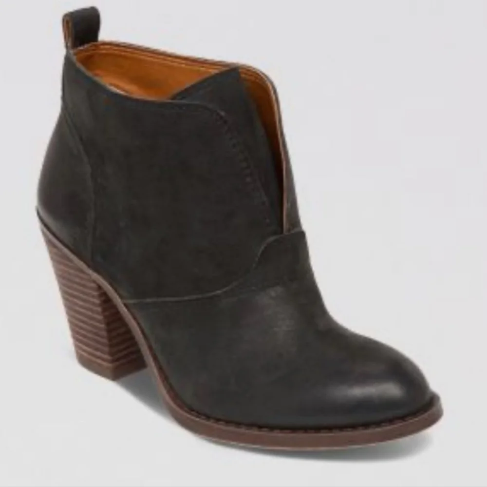 LUCKY BRAND Ellehn Black Pebble Leather Pull On Notch Front Ankle Boots sz 8
